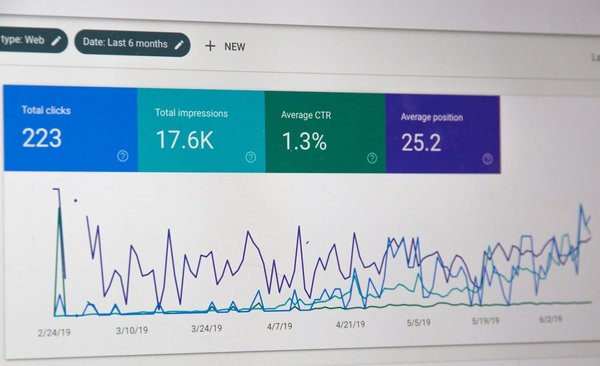 Comment le marketing digital peut-il être utilisé pour renforcer la confiance des consommateurs ?