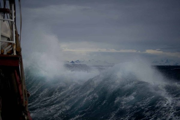 Comment implémenter une infrastructure réseau résiliente face aux catastrophes naturelles ?