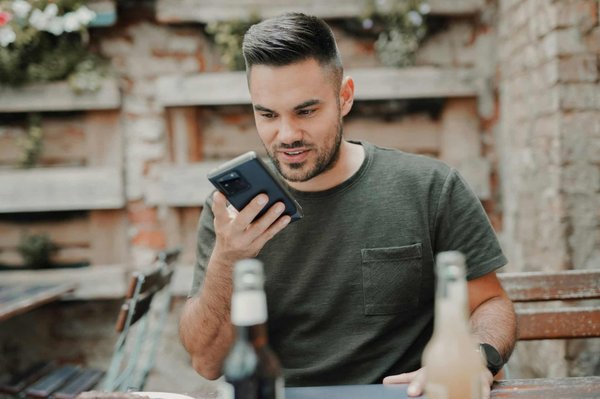 Quelle est la méthode pour sécuriser et crypter vos communications vocales et textuelles sur votre téléphone ?