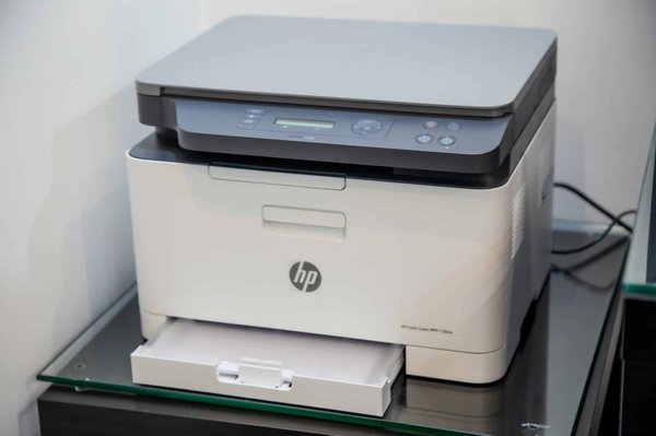 Quels sont les avantages des imprimantes laser couleur pour des documents professionnels de qualité ?